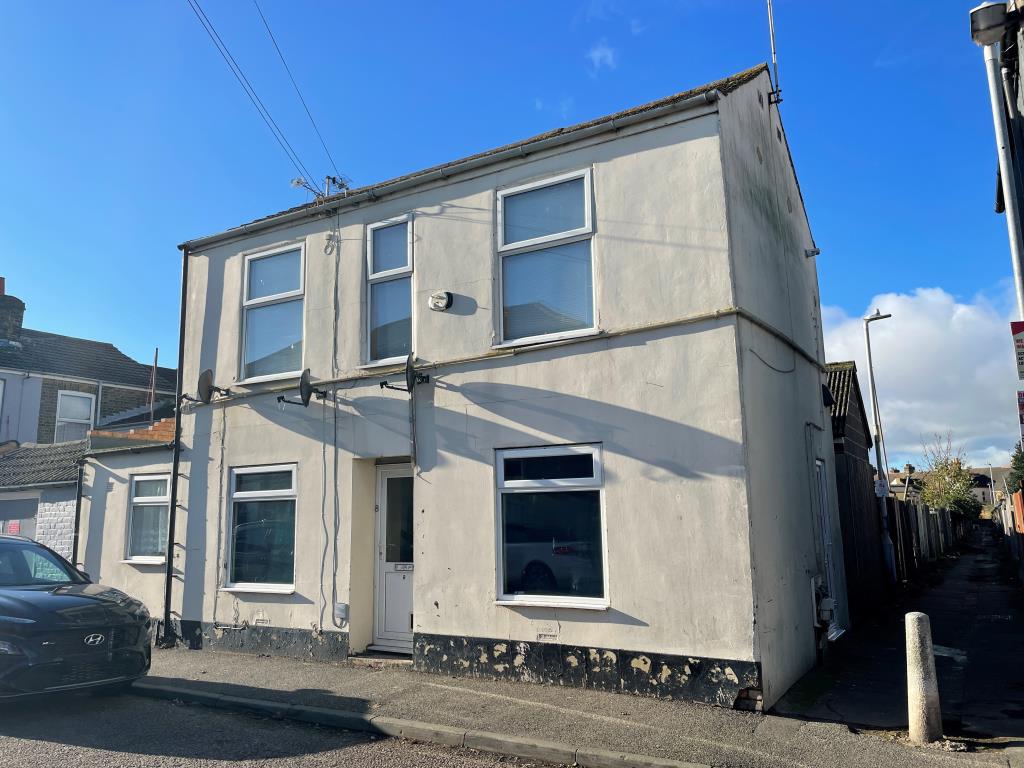 Lot: 4 - FREEHOLD BLOCK OF TWO FLATS FOR INVESTMENT - front